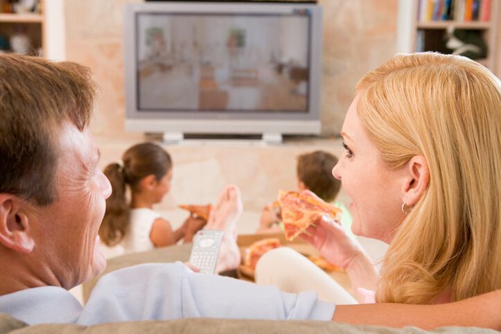 For effective weight loss, you must give up meals in front of the TV screen